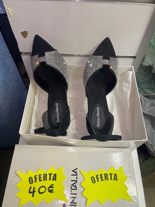 Sandalias Negras y Blancas
