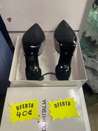 Sandalias Negras y Blancas