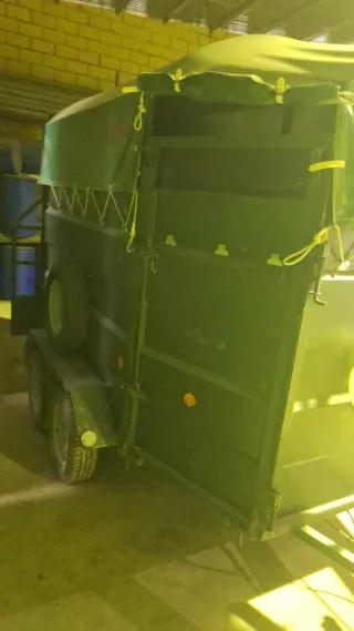 Remolque para 2 caballos tipo van