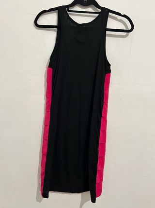 Vestido Zara negro y fucsia Talla S. NUEVO