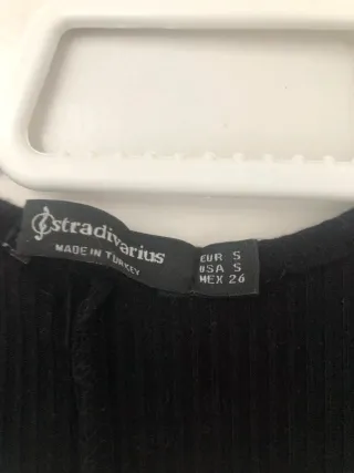 Vestido negro Stradivarius