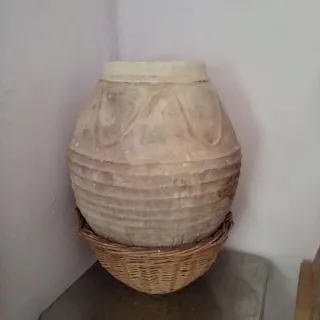 Tinaja de barro antigua