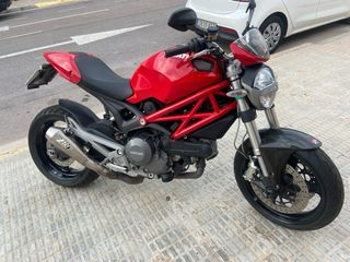 Ducati Monster 696 con extras