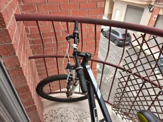 Bicicleta de Montaña Negra Llantas y ruedas nuevas