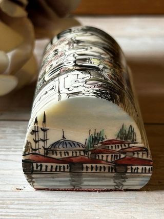 Coppia di scatoline orientali in osso firmate