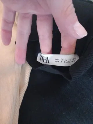 Suéteres cuello alto beige, negro y blanco