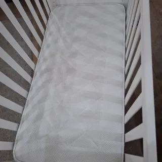 Cuna blanca con colchón