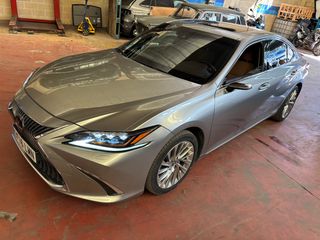 Lexus ES 2021