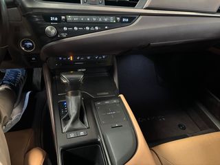 Lexus ES 2021