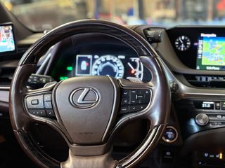 Lexus ES 2021