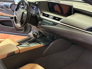Lexus ES 2021