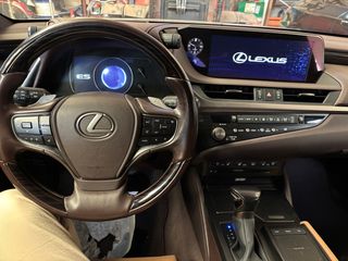 Lexus ES 2021
