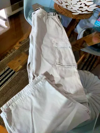 Pantalón Cargo Beige Talla L/40