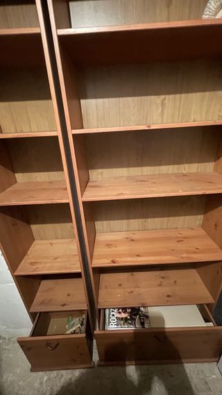 Estanterías de madera Ikea con cajones