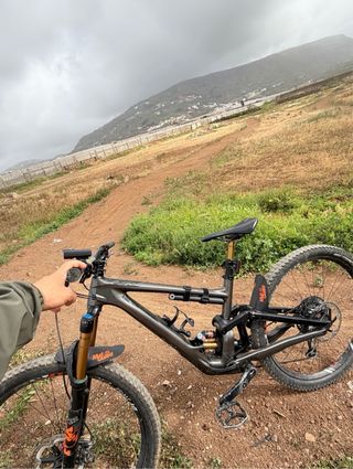 Bicicleta Specialized Enduro carbono.