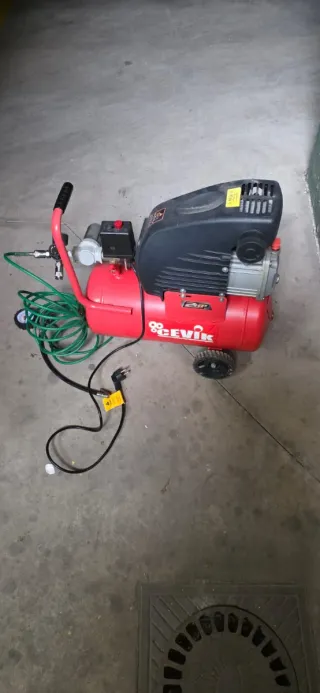 Compresor de aire CEVIK rojo