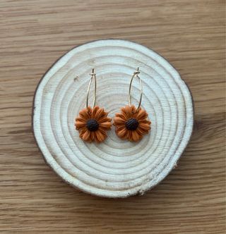 Pendientes aro flor margarita teja y marrón