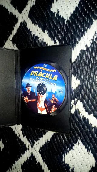 DRÁCULA: UN MUERTO MUERTO CONTENTO FELIZ  DESCATAL