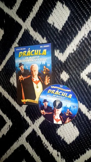 DRÁCULA: UN MUERTO MUERTO CONTENTO FELIZ  DESCATAL