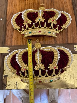 Corona Real Bordada en Oro