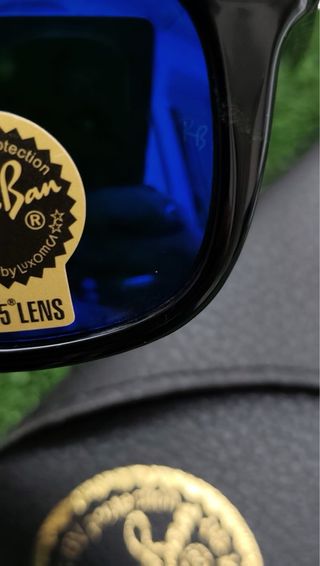 Gafas de sol Ray-Ban negras y azules