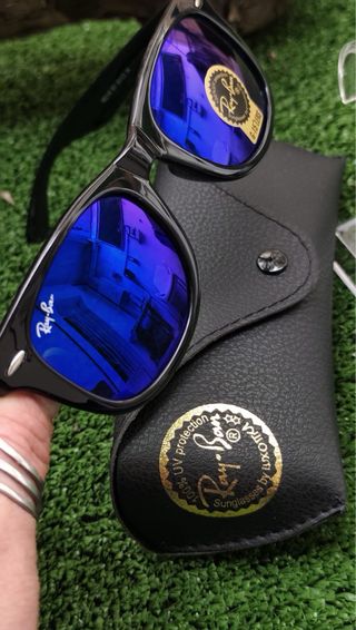Gafas de sol Ray-Ban negras y azules