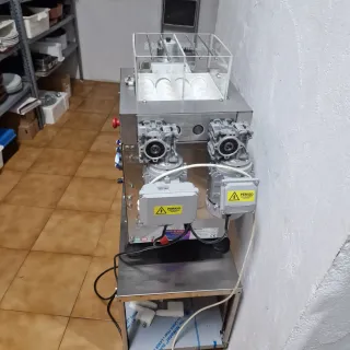 Máquina modeladora Consutomaq