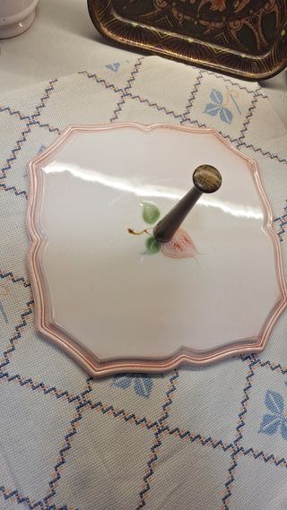 Fuente de porcelana con asa