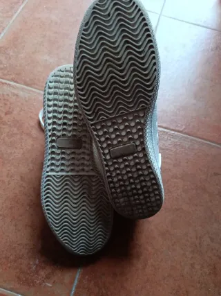 Botines deportivos blancos