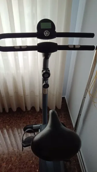 Bicicleta estática poco usada