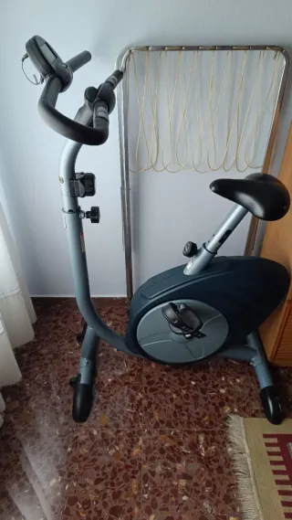 Bicicleta estática poco usada