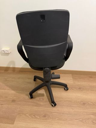Silla de oficina negra