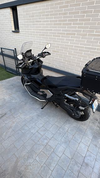 Honda XADV Negra