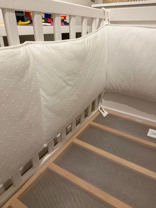 Cuna Ikea Sundvik con chichonera