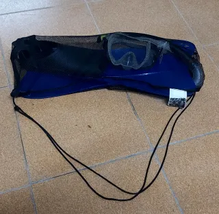 Aletas Tribord y equipo snorkel