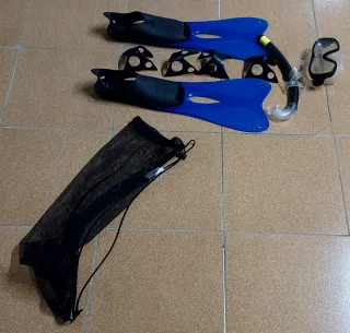 Aletas Tribord y equipo snorkel