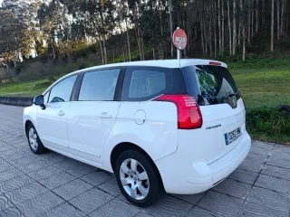 Peugeot 5008 2014