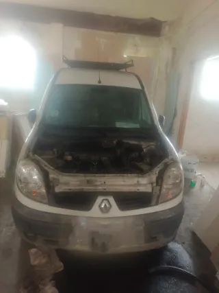 Renault Kangoo 2007 averiada y no tiene itv aranca