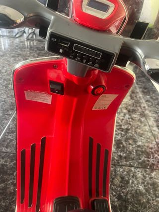 Moto Vespa Niños Roja