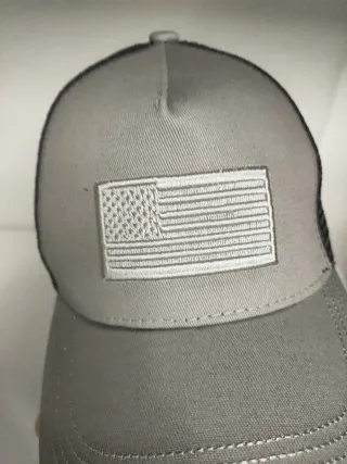 Gorra Trucker Gris con Bandera USA