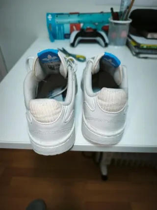 Zapatillas Adidas niño blancas