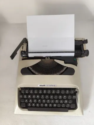 Máquina de escribir Olivetti Lettera 10