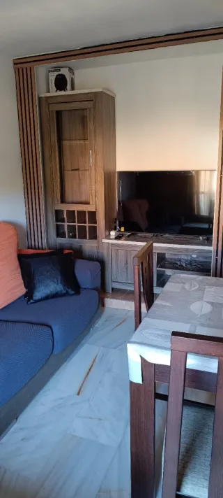 comparto piso, alquilo habitación frentea los inst