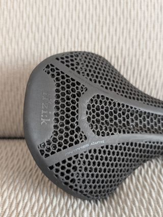 Sillín Fizik Vento Antares R1 Adaptive 140mm 3D