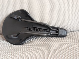 Sillín Fizik Vento Antares R1 Adaptive 140mm 3D