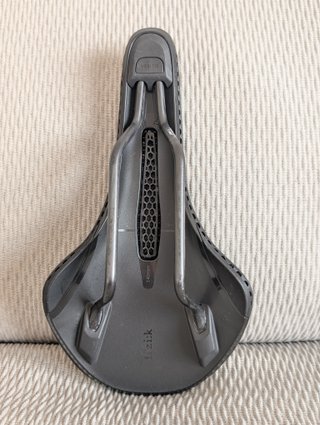 Sillín Fizik Vento Antares R1 Adaptive 140mm 3D