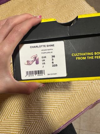 Zapatos de tacón Buffalo dorados, plateados y lila