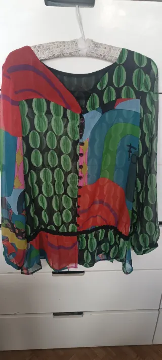 Blusa Desigual verde y multicolor