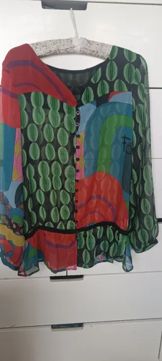 Blusa Desigual verde y multicolor