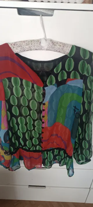 Blusa Desigual verde y multicolor